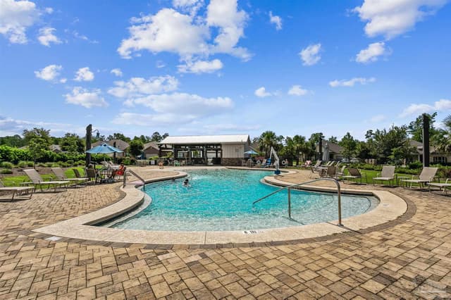 3982 Whitetail Ln, Pensacola FL 32526 exterior