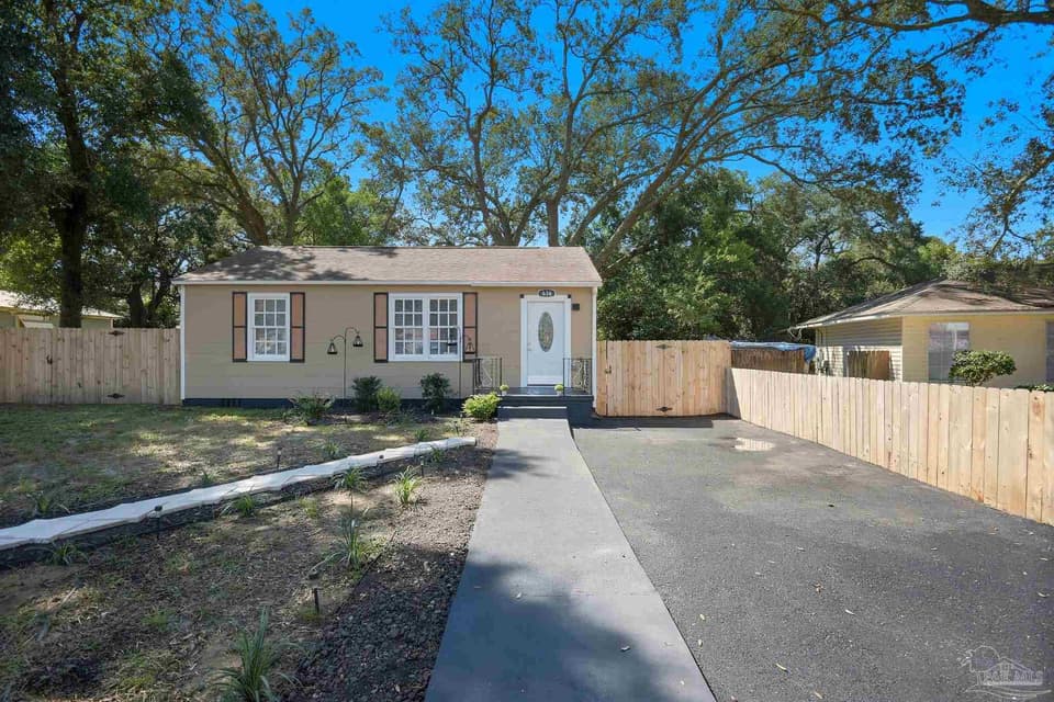 636 Elite Rd, Pensacola FL 32507 photo 1