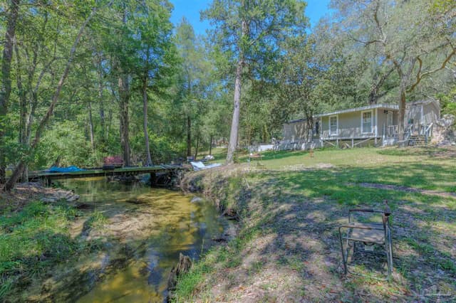 11290 Squirrel Trl, Milton FL 32583 exterior