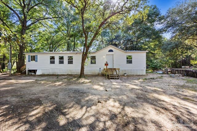 5127 Lake End Dr, Milton FL 32583 exterior