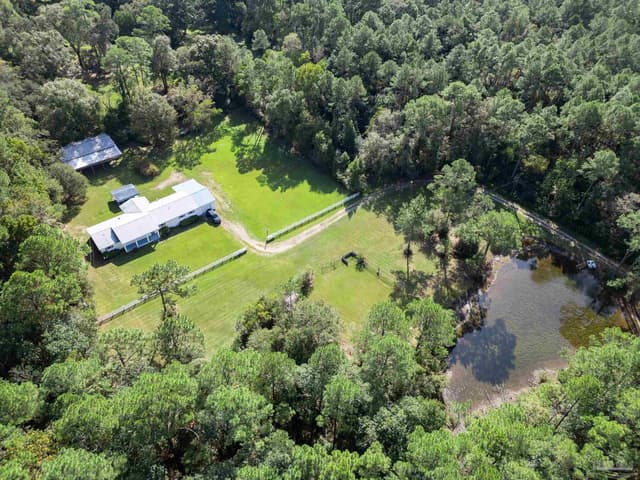 1962 Hwy 297 A, Cantonment FL 32533 exterior
