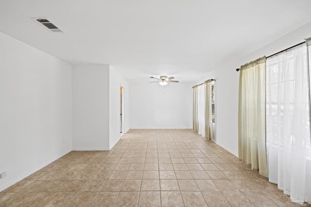 1245 Greenbrier Blvd property photo
