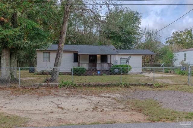 825 Booker Ave, Cantonment FL 32533 exterior