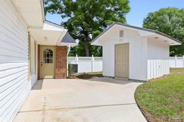 6001 W Hwy 4, Century FL 32535 photo 8