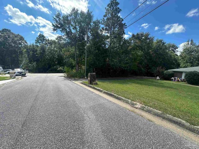 1101 Sussex Ln, Pensacola FL 32514 photo 3