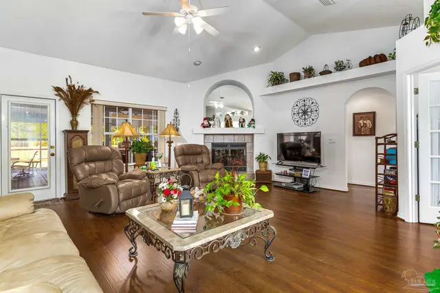1040 Bonita Dr property photo