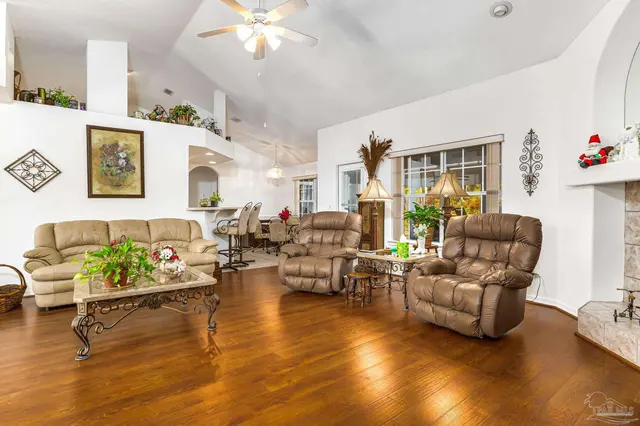 1040 Bonita Dr property photo