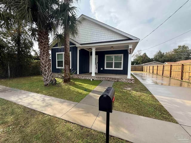 1350 N St property photo