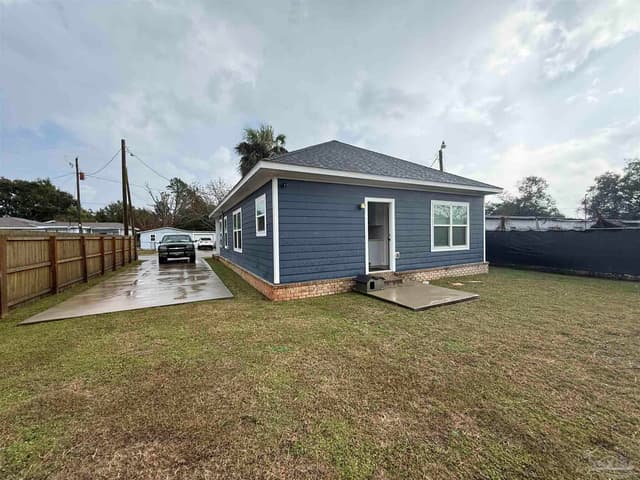 1350 N St property photo