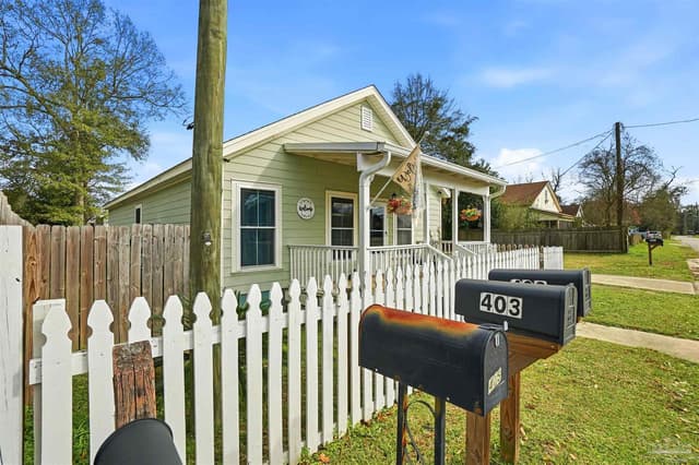 402 Front St, Century FL 32535 photo 2