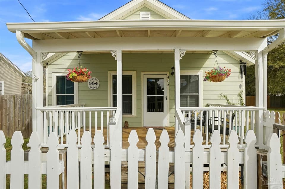 402 Front St, Century FL 32535 photo 1