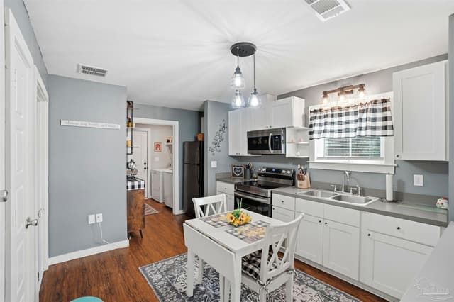 402 Front St, Century FL 32535 photo 9