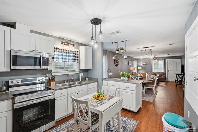 402 Front St, Century FL 32535 photo 10