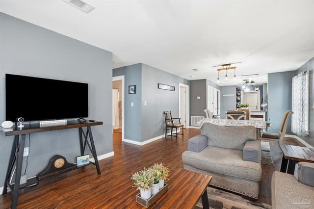 402 Front St, Century FL 32535 photo 8