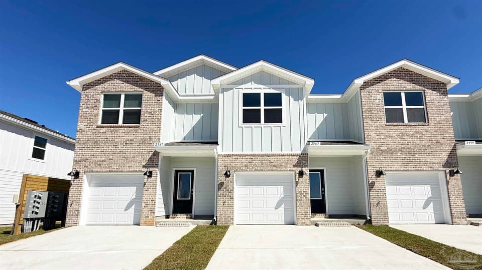 2414 Cliff Hollow Cir, Gulf Breeze FL 32563 photo 1