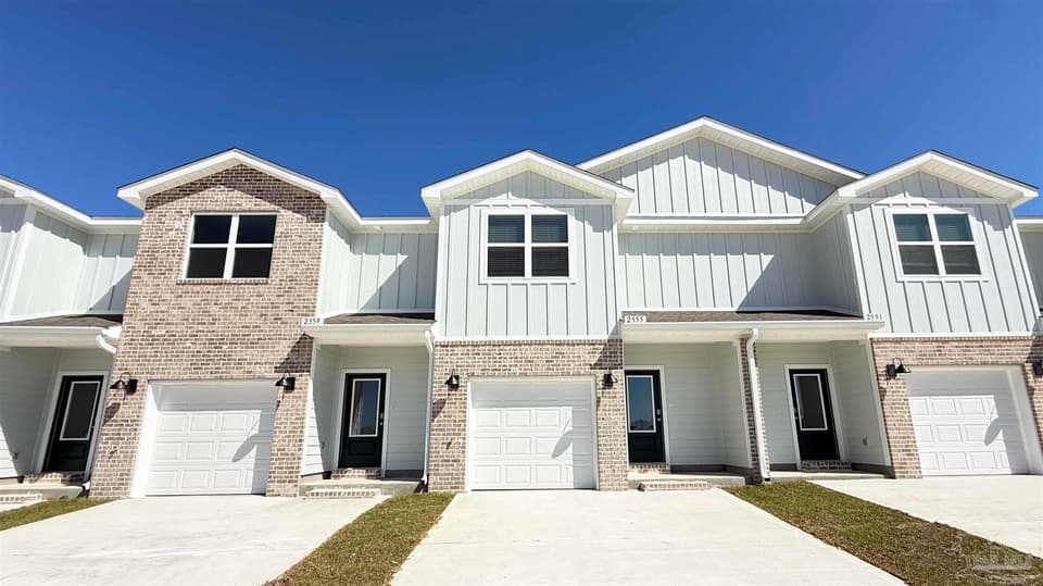2426 Cliff Hollow Cir, Gulf Breeze FL 32563 photo 1