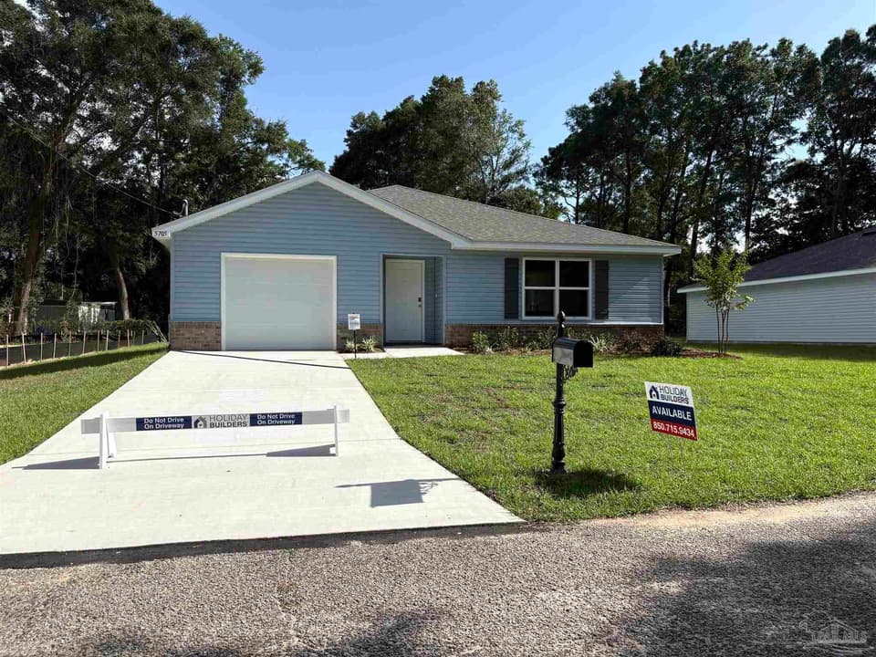 5705 Meadow Rd, Milton FL 32583 photo 1