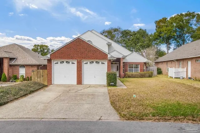 3031 Oak Pointe Dr, Pensacola FL 32505 exterior