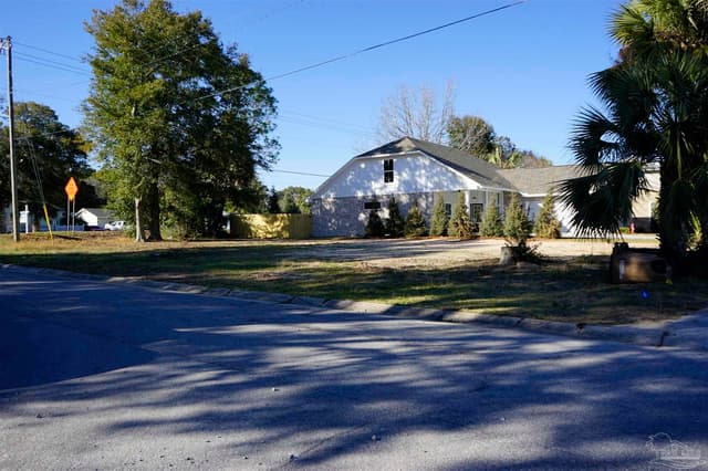 900 Scenic Hwy, Pensacola FL 32503 photo 4