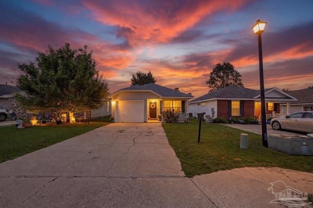 810 Hanover Dr, Pensacola FL 32526 exterior