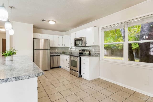 3255 Newton Dr, Pensacola FL 32503 photo 7