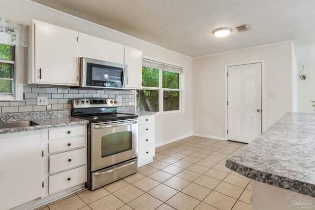 3255 Newton Dr, Pensacola FL 32503 photo 3