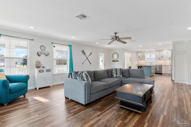 2750 Mercado Dr, Pensacola FL 32507 photo 5