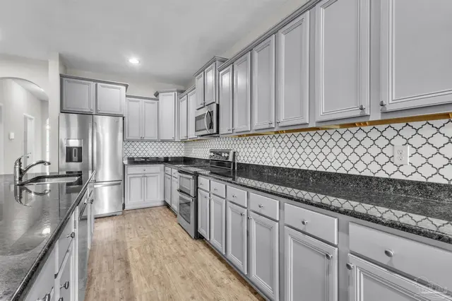 5865 Cambridge Way property photo