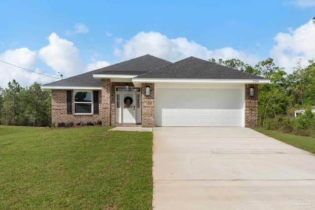 7945 Twin Lake Dr, Milton FL 32583 exterior