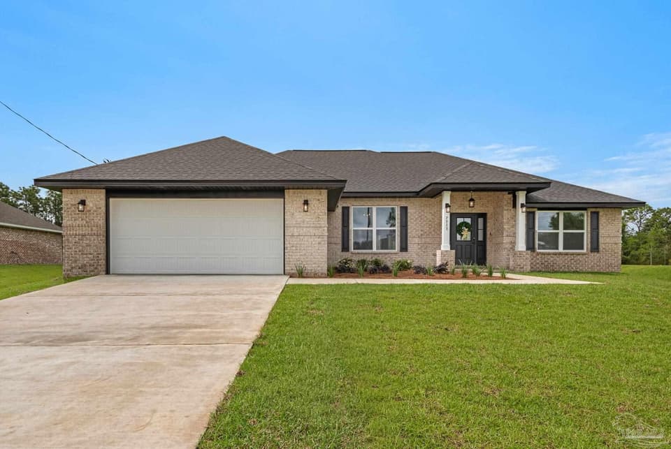 7953 Twin Lake Dr, Milton FL 32583 photo 1