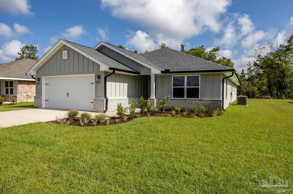 5318 Hidden Pines Cir, Milton FL 32583 photo 1