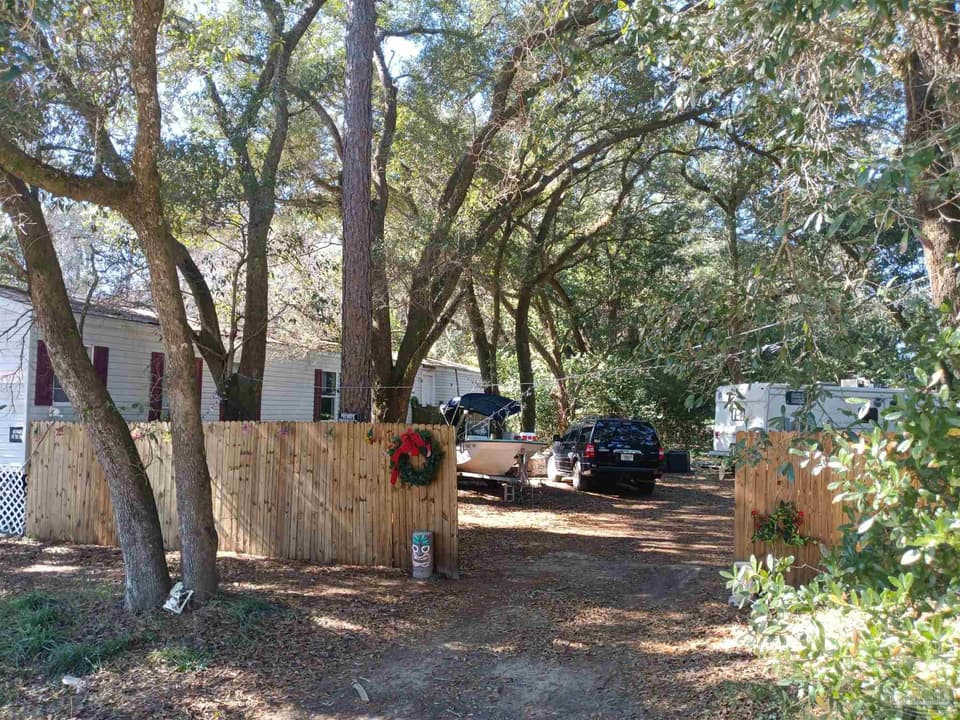 833 Wayne Ave, Pensacola FL 32507 photo 1