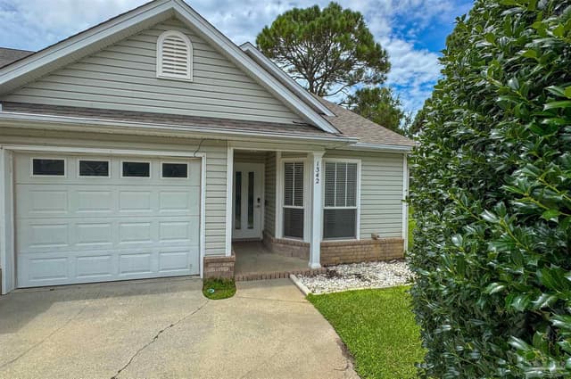 1342 Tiger Lake Dr, Gulf Breeze FL 32563 exterior