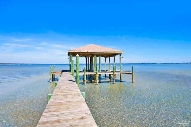 5470 N Shore Rd, Pensacola FL 32507 exterior