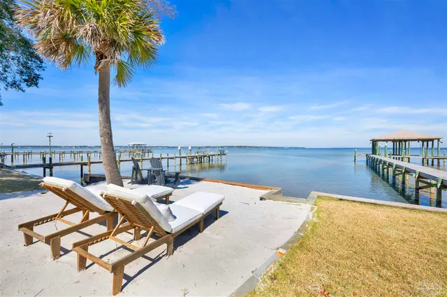 5470 Shore Rd property photo