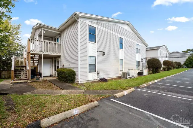 1301 Redwood Ln # A property photo