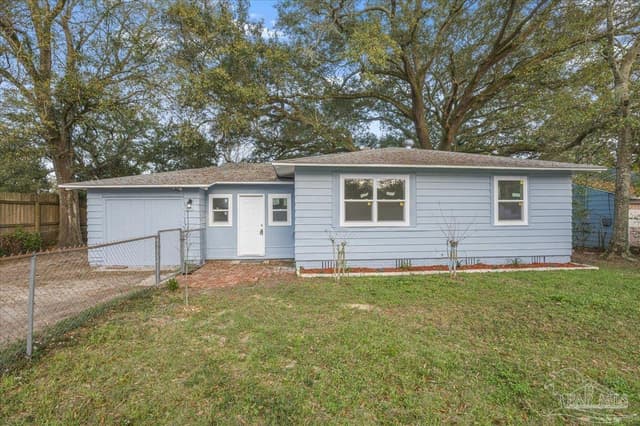 8 Mindoro Cir, Pensacola FL 32507 exterior