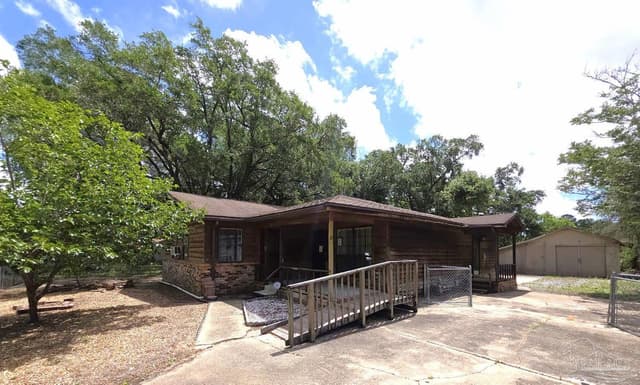 335 Vera St, Pensacola FL 32514 exterior