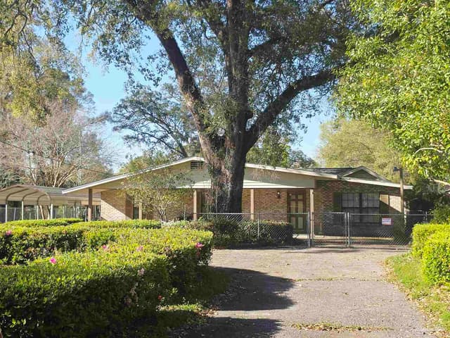 6412 W Fairfield Dr, Pensacola FL 32506 exterior