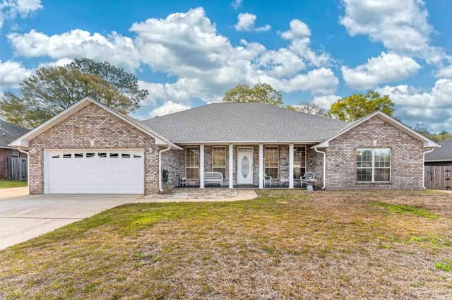 7220 Annandale Dr, Pensacola FL 32526 exterior