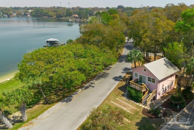 902 Bayou Blvd, Pensacola FL 32503 exterior