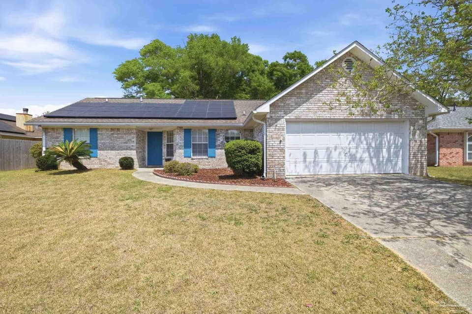2560 Southern Oaks Dr, Cantonment FL 32533 photo 1