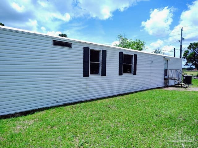 5308 Persimmon Hollow Rd, Milton FL 32583 exterior
