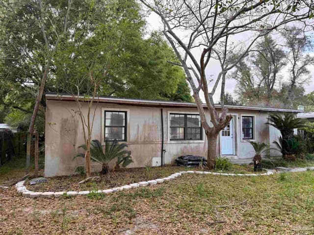 5555 Mayfair Dr, Pensacola FL 32506 exterior