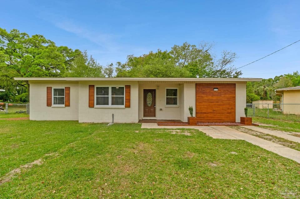 919 Crystal Springs Ave, Pensacola FL 32505 photo 1