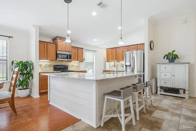 6065 Dunridge Dr property photo