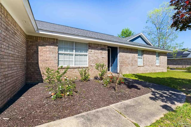 6059 Gillette Dr, Milton FL 32570 photo 2