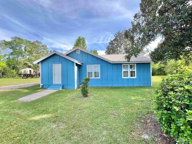 102 W Avenue A, Atmore AL 36502 photo 3