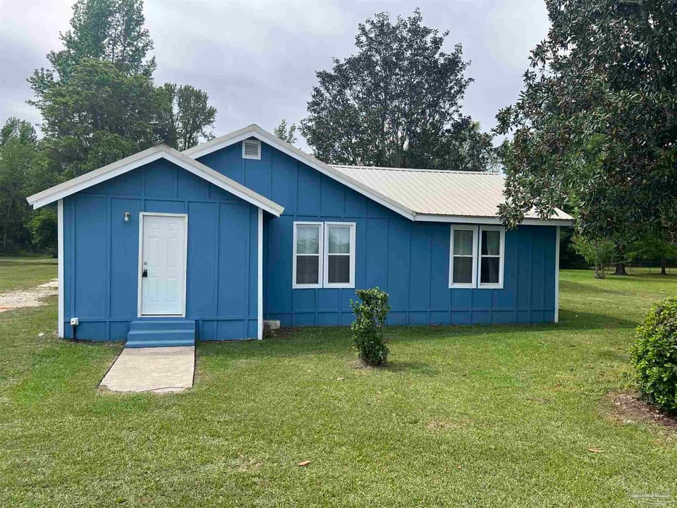 102 W Avenue A, Atmore AL 36502 photo 1