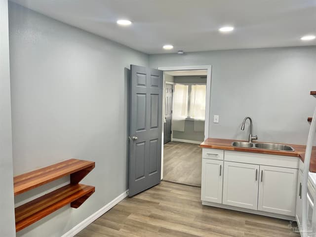 102 W Avenue A, Atmore AL 36502 photo 9